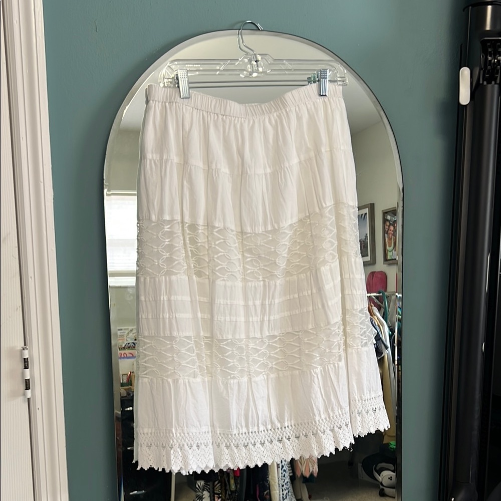 Elegant White Lace Skirt